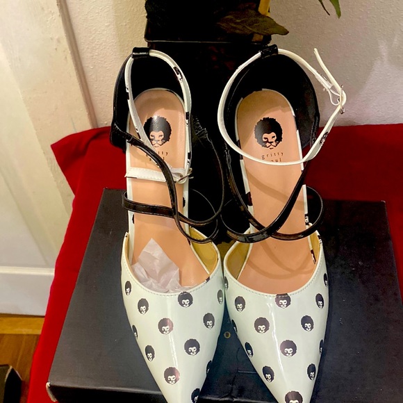 Black and white heels 👠 - Picture 1 of 5